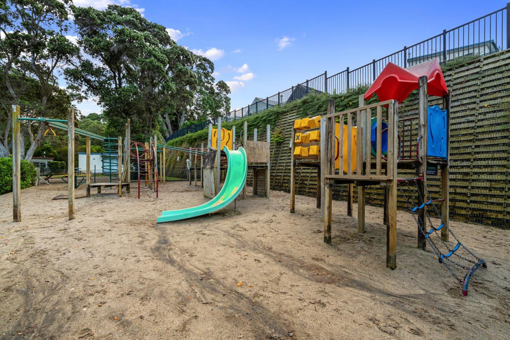 Tasman Holiday Parks - Waihi Beach Dış mekan fotoğraf Playground at the park