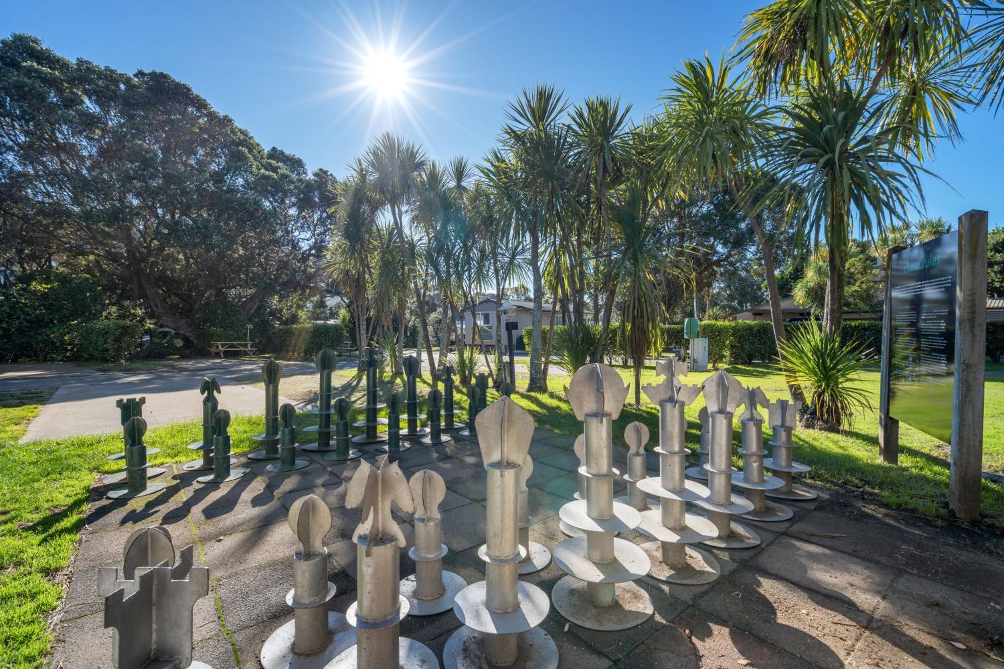 Tasman Holiday Parks - Waihi Beach Dış mekan fotoğraf The sculpture park at the University of Sunshine Coast