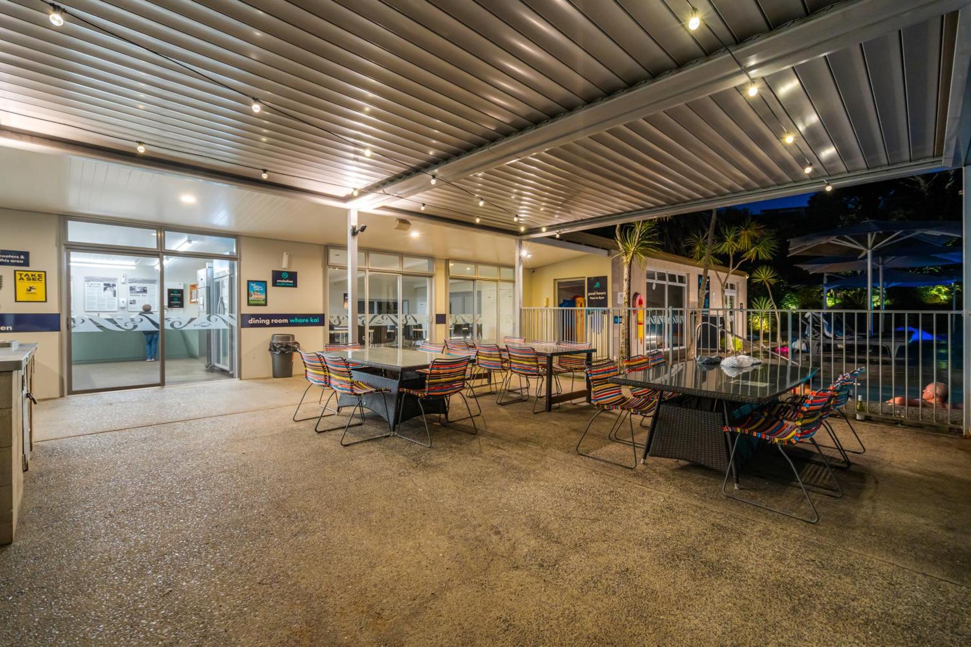 Tasman Holiday Parks - Waihi Beach Dış mekan fotoğraf The pool deck at the 2012 Commonwealth Games Village