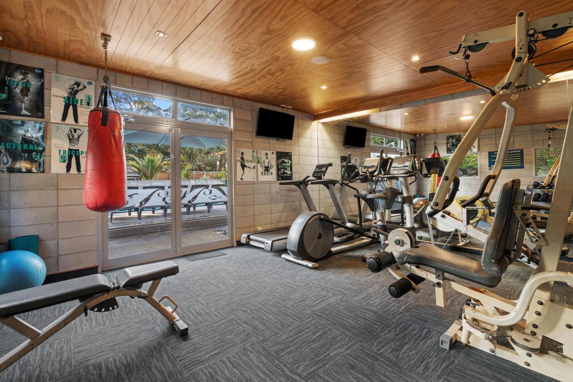 Tasman Holiday Parks - Waihi Beach Dış mekan fotoğraf A home gym
