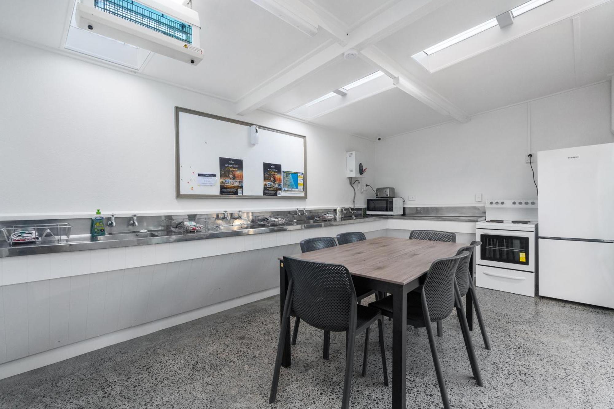 Tasman Holiday Parks - Waihi Beach Dış mekan fotoğraf The kitchen at the University of Canterbury's Ivon Watkins Smith Hall