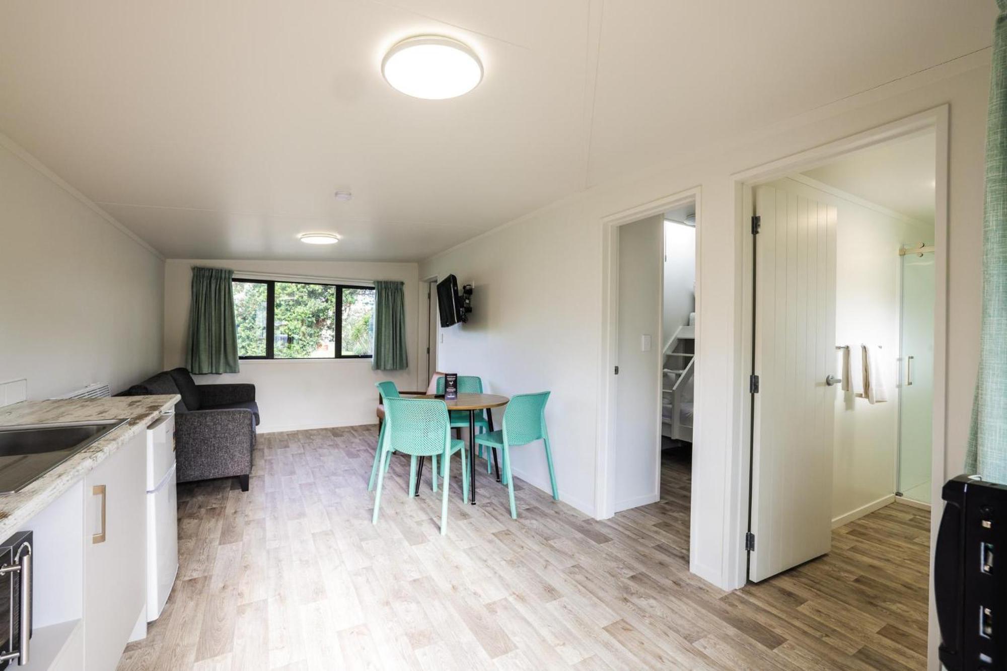 Tasman Holiday Parks - Waihi Beach Dış mekan fotoğraf A typical one-bedroom apartment at the park