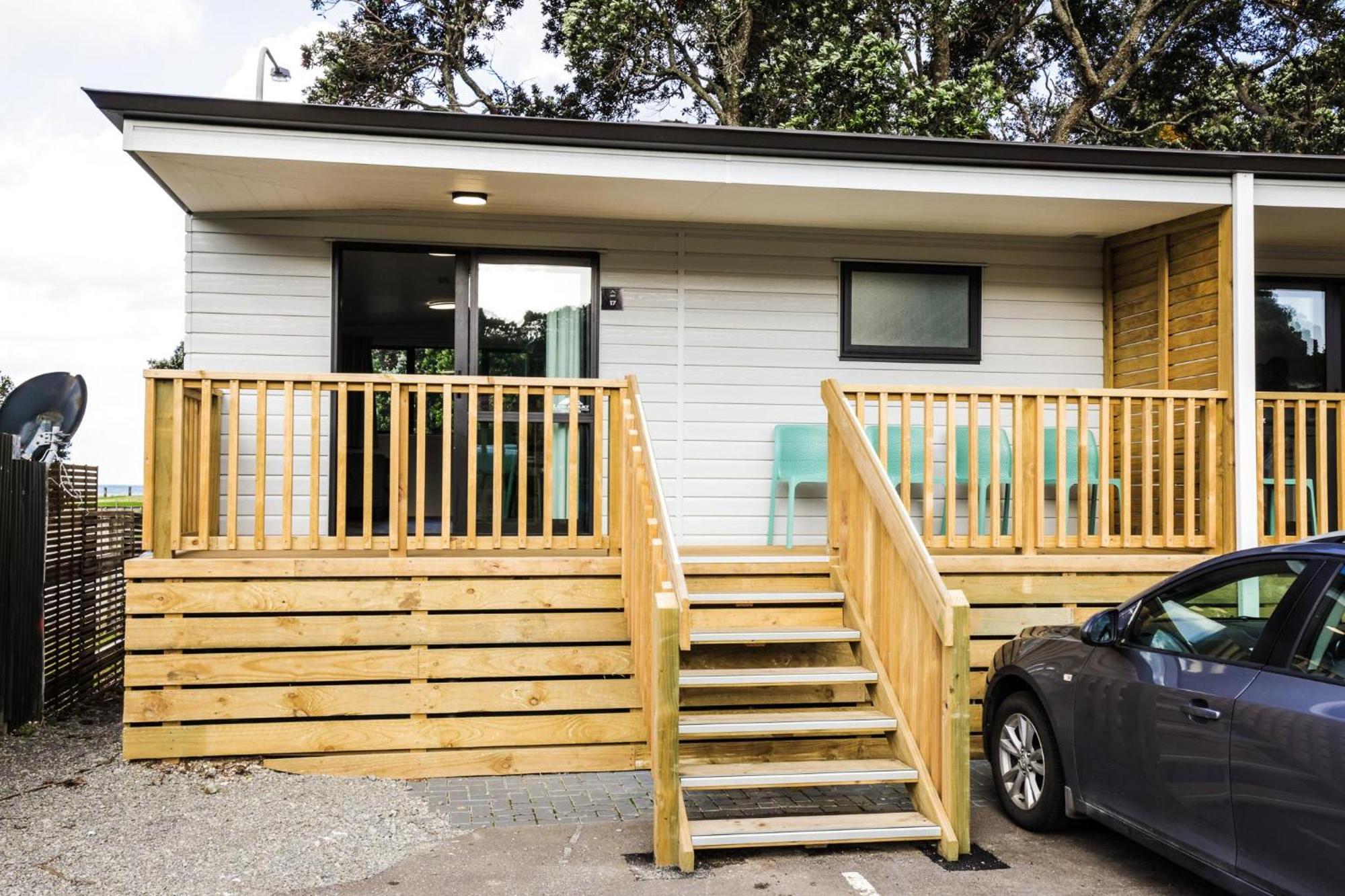 Tasman Holiday Parks - Waihi Beach Dış mekan fotoğraf A tiny home in New Zealand