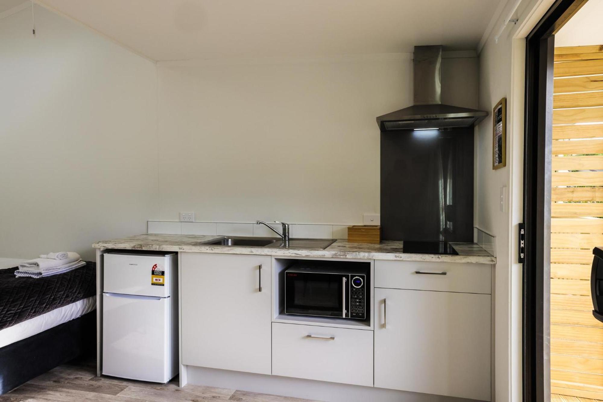 Tasman Holiday Parks - Waihi Beach Dış mekan fotoğraf A kitchen in a motel