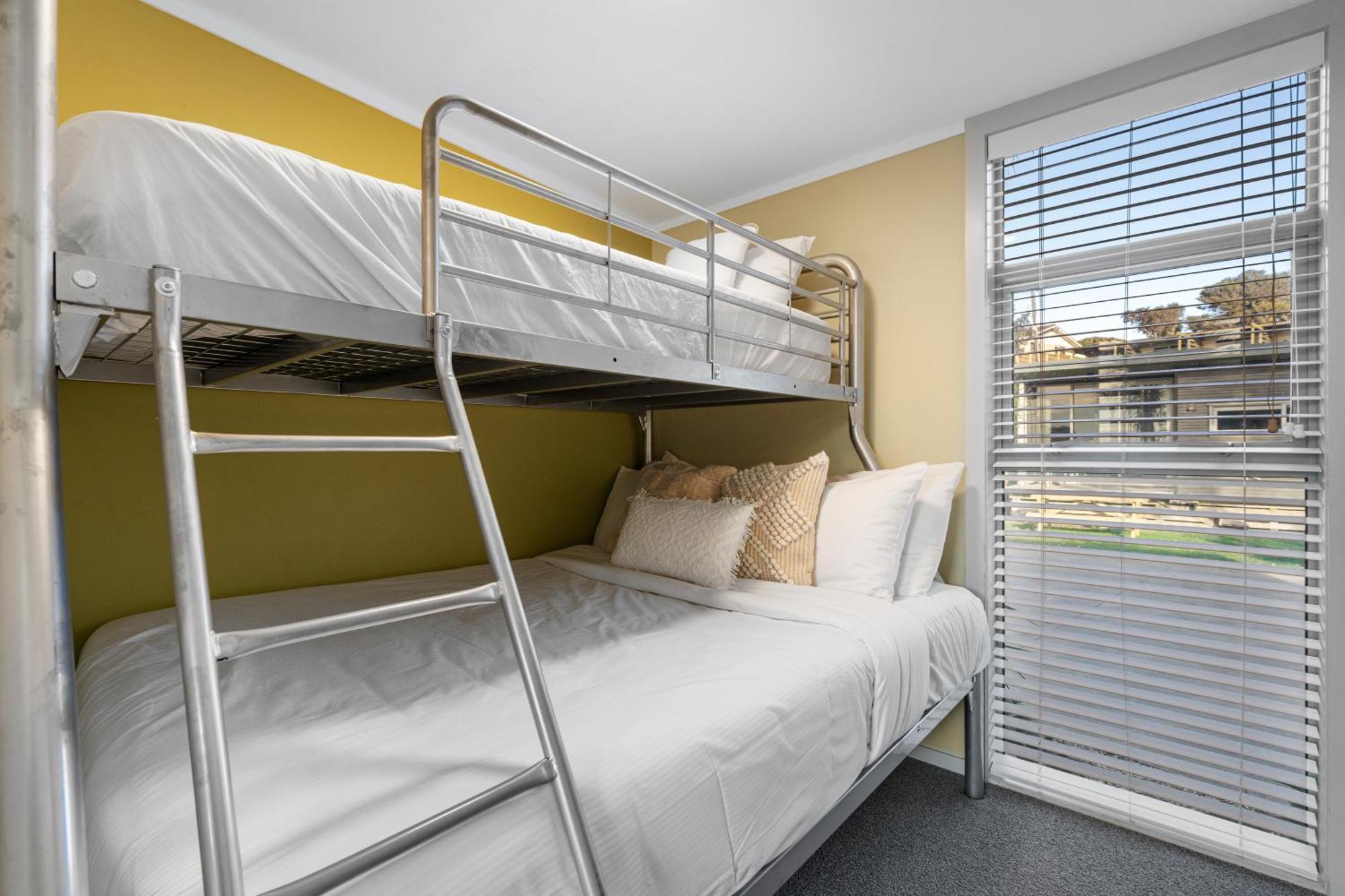 Tasman Holiday Parks - Waihi Beach Dış mekan fotoğraf A bunk bed