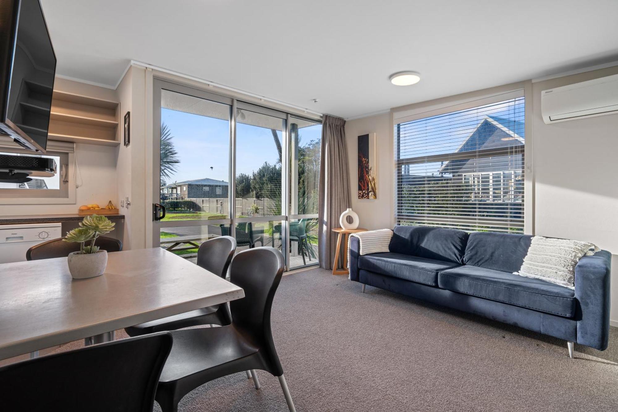 Tasman Holiday Parks - Waihi Beach Dış mekan fotoğraf A typical apartment at the Village