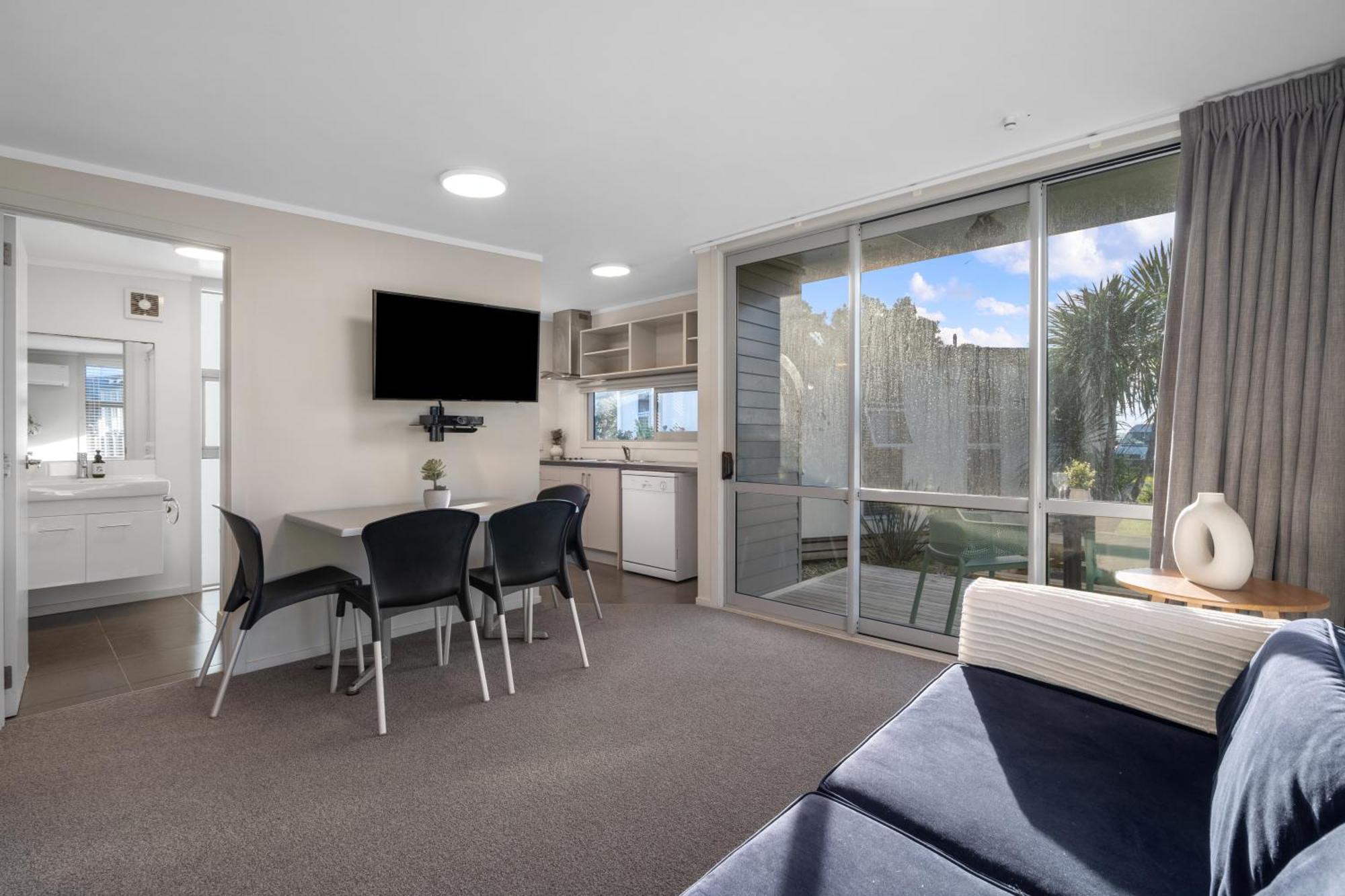 Tasman Holiday Parks - Waihi Beach Dış mekan fotoğraf A typical one-bedroom apartment at the hotel