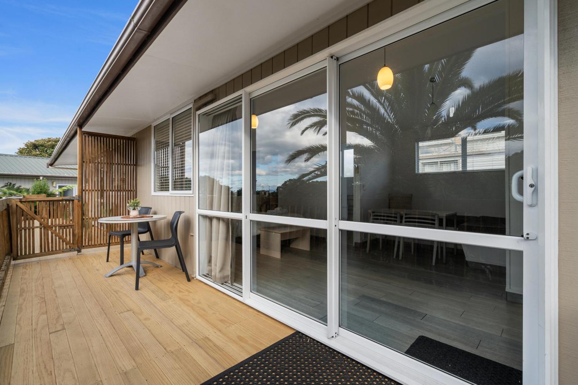 Tasman Holiday Parks - Waihi Beach Dış mekan fotoğraf A sliding door