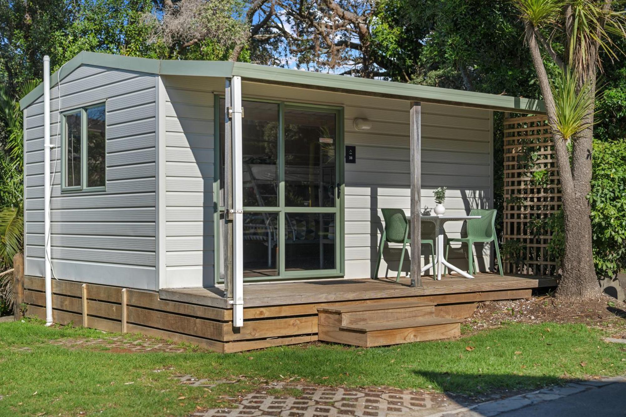 Tasman Holiday Parks - Waihi Beach Dış mekan fotoğraf A bach in Auckland, New Zealand