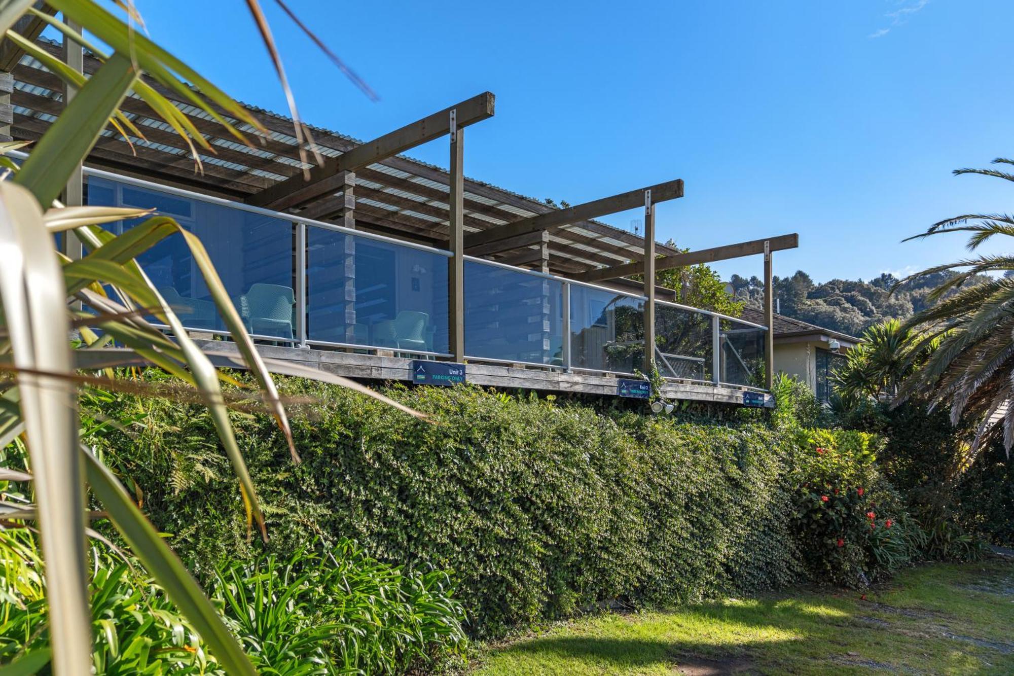 Tasman Holiday Parks - Waihi Beach Dış mekan fotoğraf The house from the garden