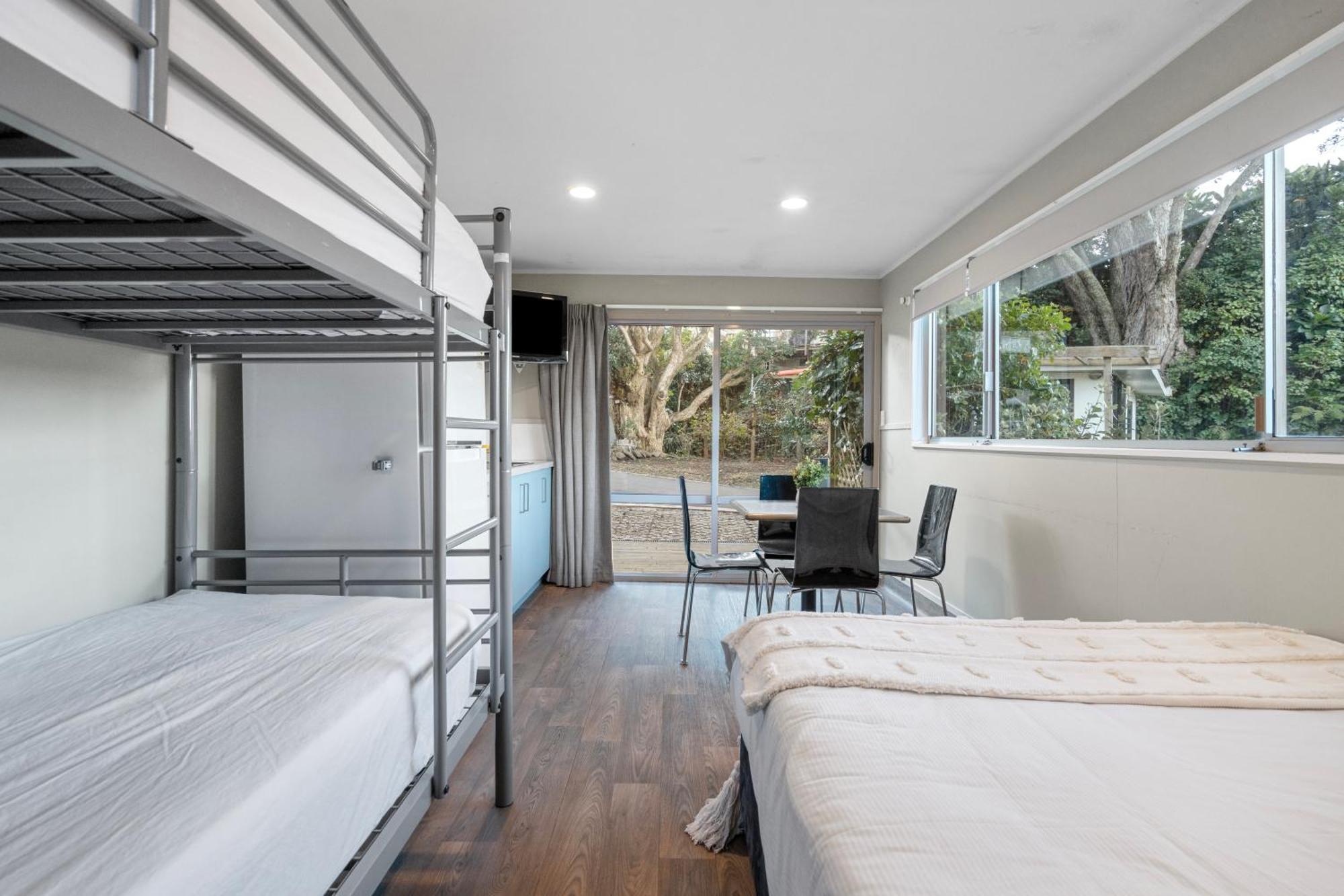 Tasman Holiday Parks - Waihi Beach Dış mekan fotoğraf A typical studio at the University of Western Australia